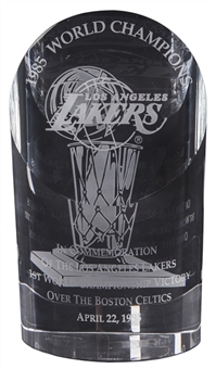 1985 10th Anniversary Los Angeles Lakers World Champions Glass Award Presented To Kareem Abdul-Jabbar (Abdul-Jabbar LOA)